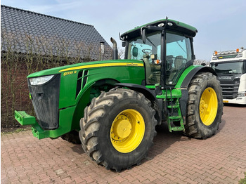 JOHN DEERE 8335R Traktor