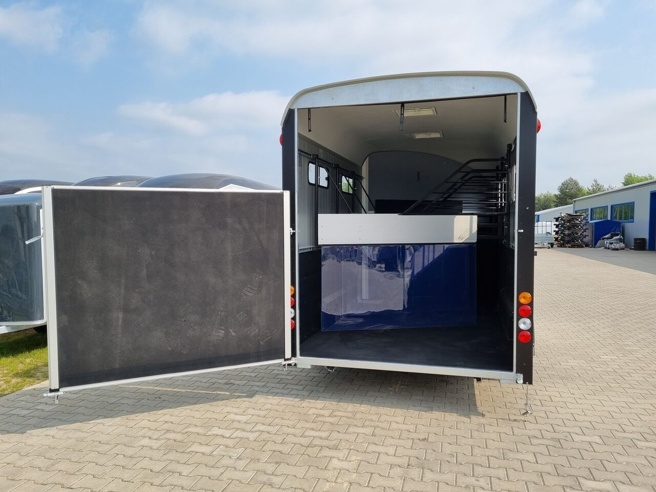 NEU: Pferdeanhänger Cheval Liberté Optimax Maxi 4 horse trailer 3.5T przyczepa na 4 konie siodlarni: das Bild 25