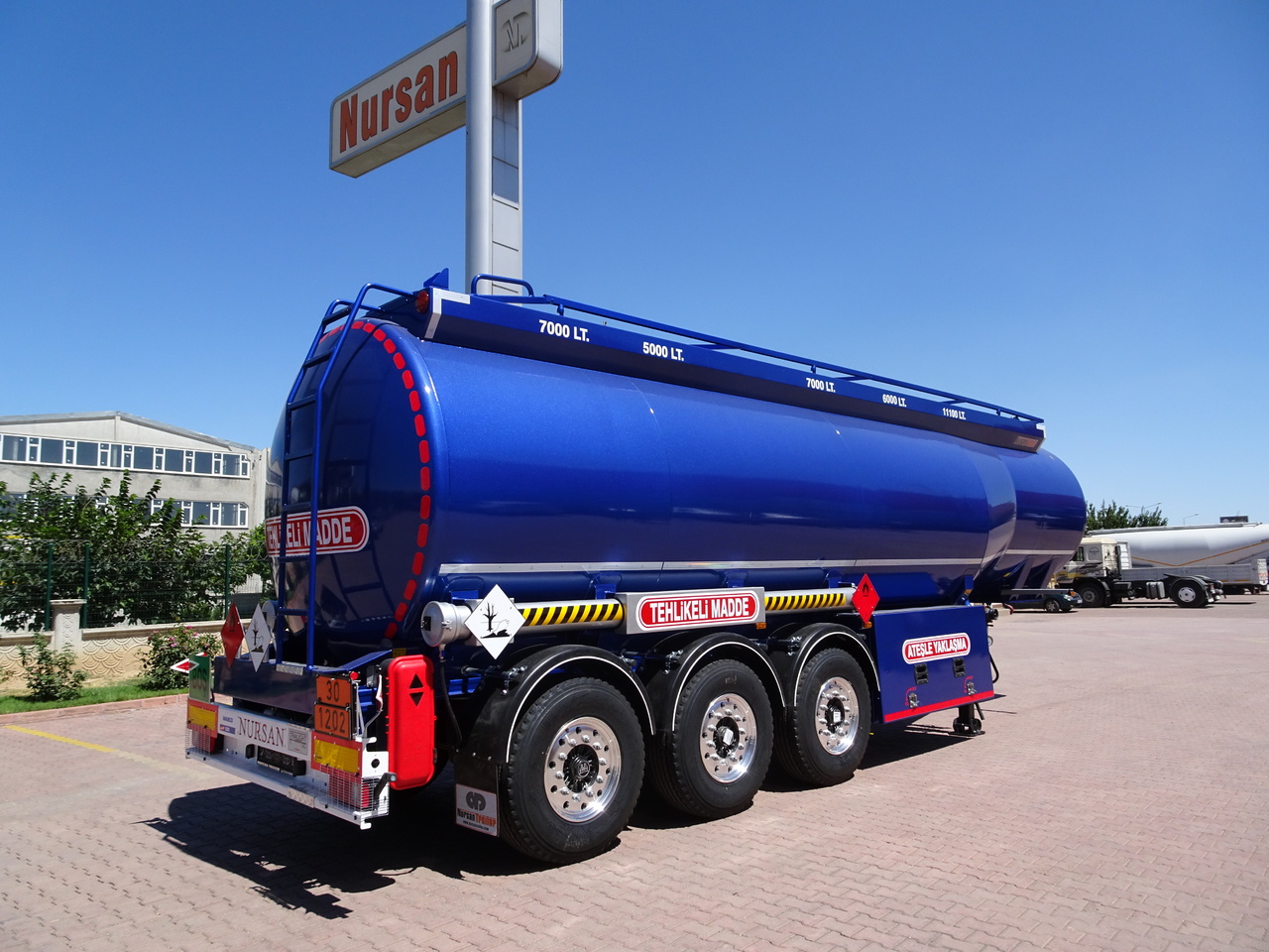 NEU: Tankauflieger Für die Beförderung von Kraftstoff NURSAN Aluminium Fuel Tanker: das Bild 7