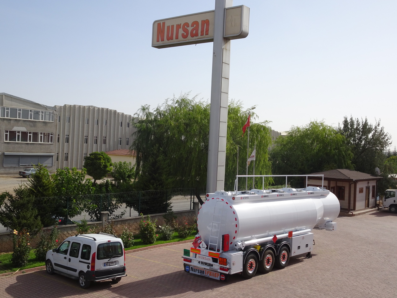 NEU: Tankauflieger Für die Beförderung von Kraftstoff NURSAN Aluminium Fuel Tanker: das Bild 10