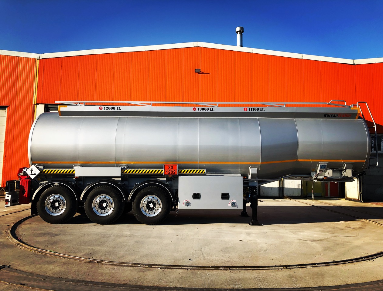 NEU: Tankauflieger Für die Beförderung von Kraftstoff NURSAN Aluminium Fuel Tanker: das Bild 5
