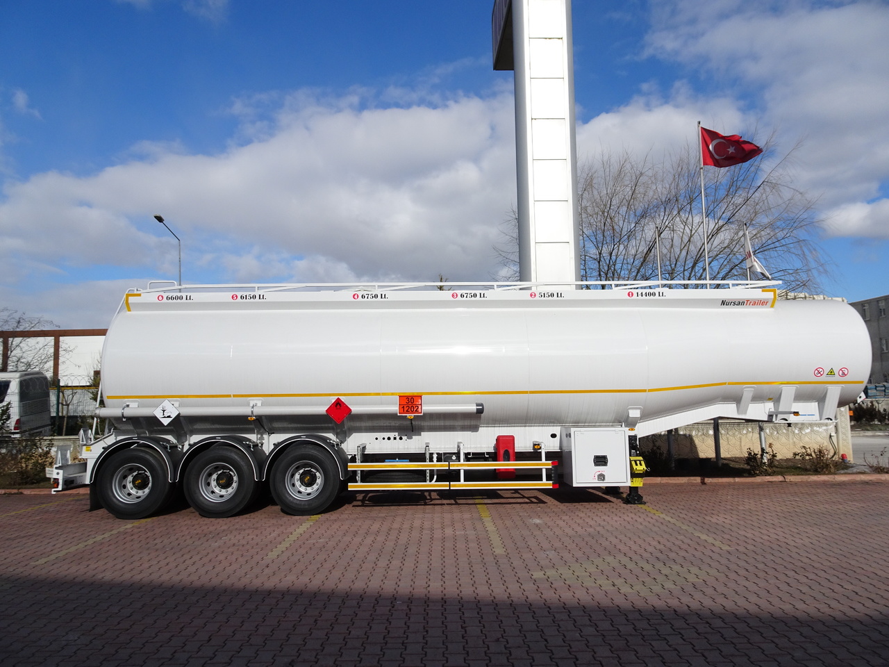 NEU: Tankauflieger Für die Beförderung von Kraftstoff NURSAN Aluminium Fuel Tanker: das Bild 12