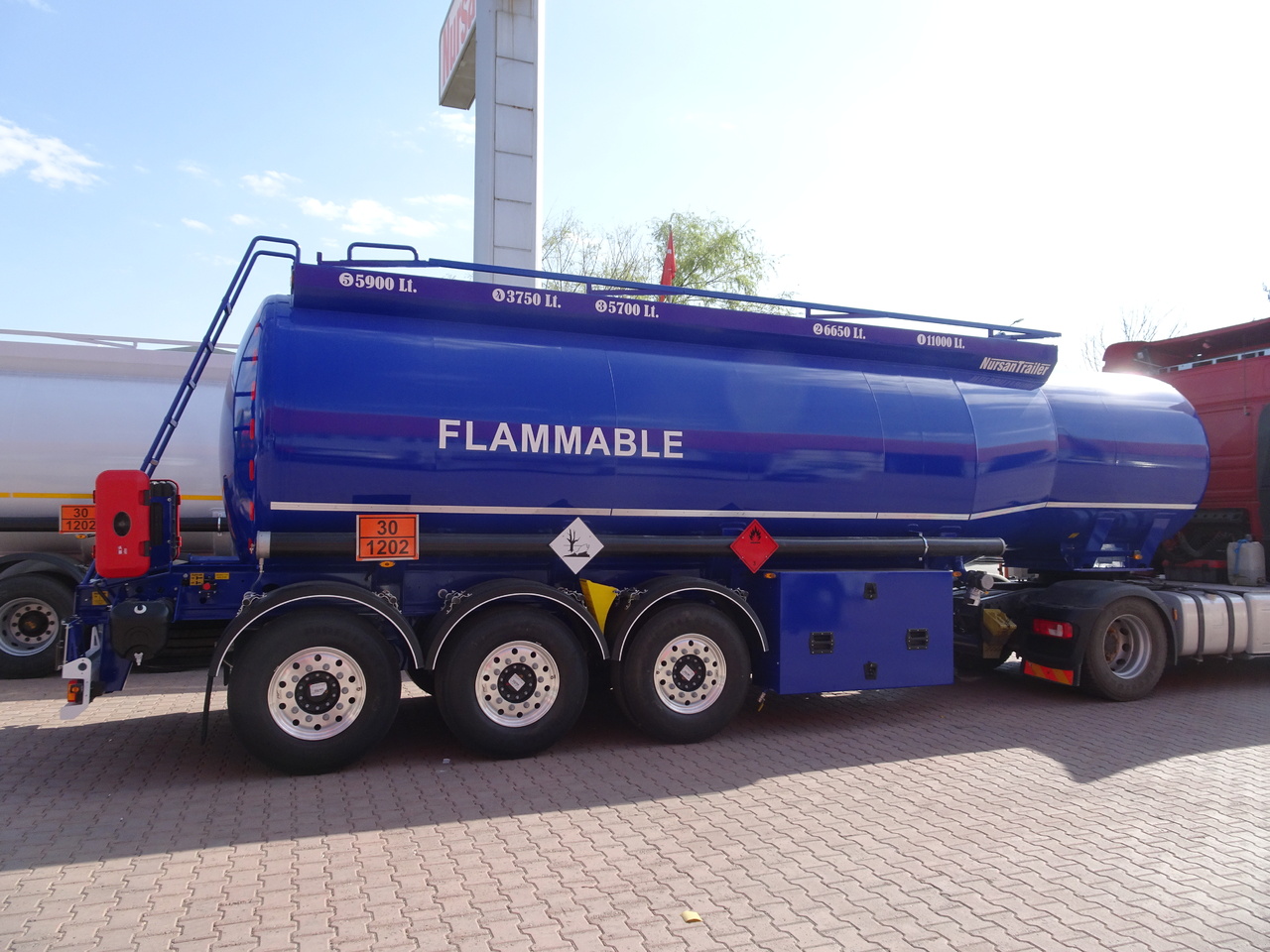 NEU: Tankauflieger Für die Beförderung von Kraftstoff NURSAN Aluminium Fuel Tanker: das Bild 6