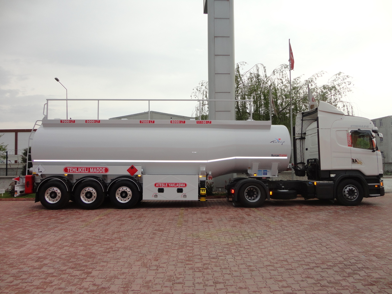 NEU: Tankauflieger Für die Beförderung von Kraftstoff NURSAN Aluminium Fuel Tanker: das Bild 8