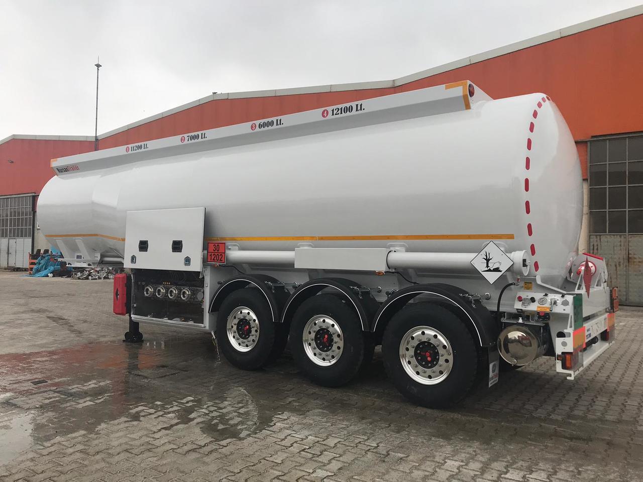 NEU: Tankauflieger Für die Beförderung von Kraftstoff NURSAN Aluminium Fuel Tanker: das Bild 4