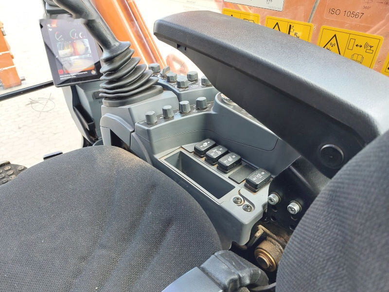 Kettenbagger Hitachi ZX210LC-7: das Bild 13