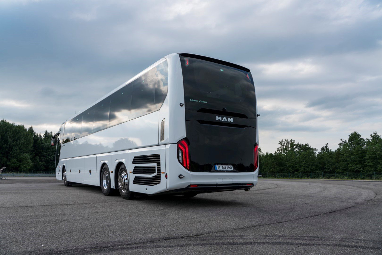 Reisebus MAN Lions Coach R08 Euro 6E (Dark-Blue Edition): das Bild 3