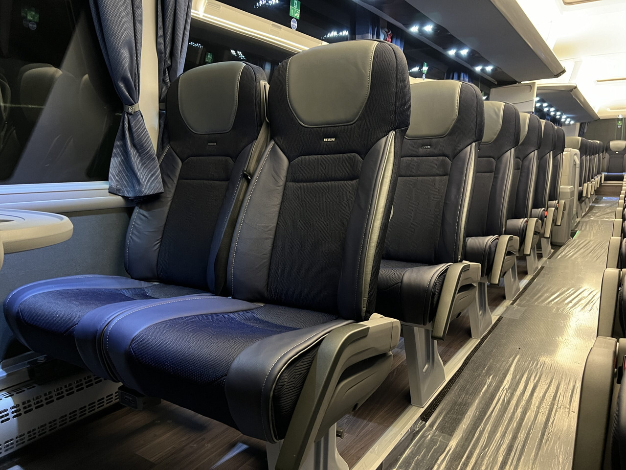 Reisebus MAN Lions Coach R08 Euro 6E (Dark-Blue Edition): das Bild 14