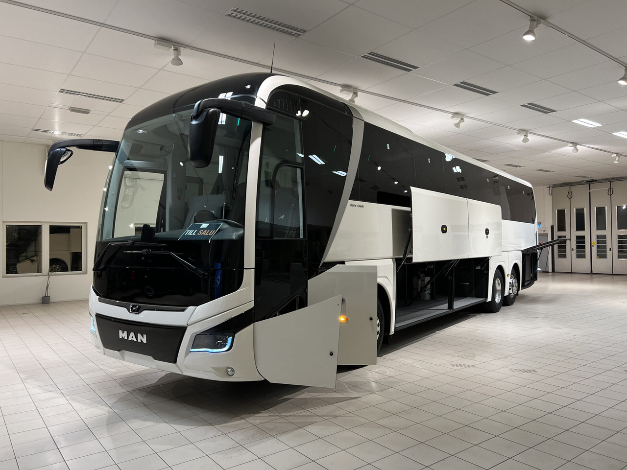 Reisebus MAN Lions Coach R08 Euro 6E (Dark-Blue Edition): das Bild 34