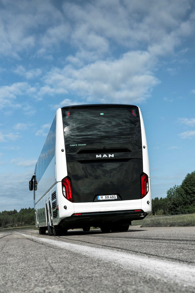 Reisebus MAN Lions Coach R08 Euro 6E (Dark-Blue Edition): das Bild 4