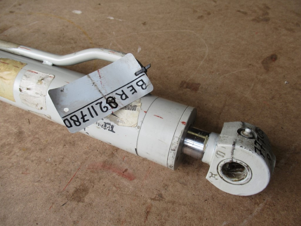 NEU: Hydraulikzylinder für Baumaschine Cnh BER8211780 -: das Bild 2