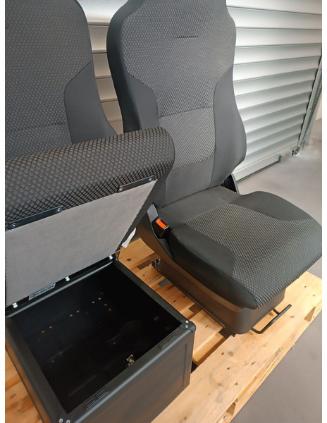 Sitz MAN TGX Fahrersitz mit integriertem Gurt MAN 81623076447 kaufen