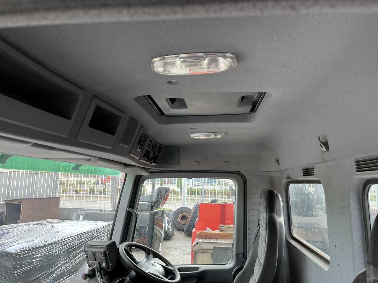 Fahrerhaus und Interieur für LKW SHORT CAB ACTROS MP2 RHD: das Bild 10