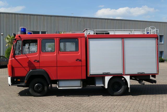 Feuerwehrfahrzeug, Transporter mit Doppelkabine Mercedes-Benz 814 F/Feuerwehr/Pumpe/9 Sitze: das Bild 2