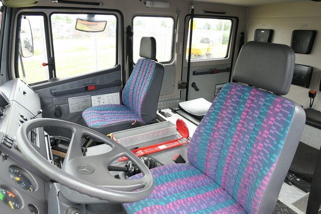 Feuerwehrfahrzeug, Transporter mit Doppelkabine Mercedes-Benz 814 F/Feuerwehr/Pumpe/9 Sitze: das Bild 13