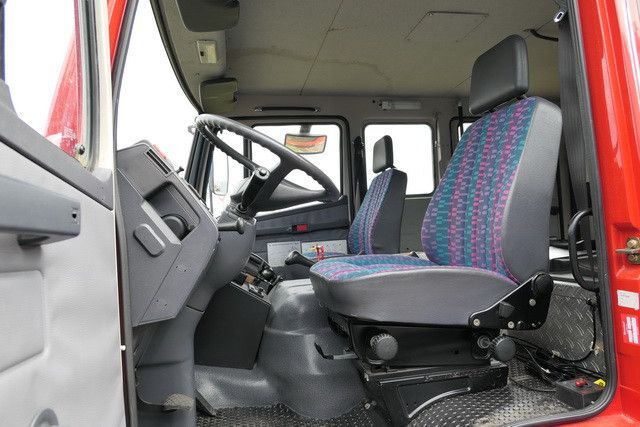 Feuerwehrfahrzeug, Transporter mit Doppelkabine Mercedes-Benz 814 F/Feuerwehr/Pumpe/9 Sitze: das Bild 12