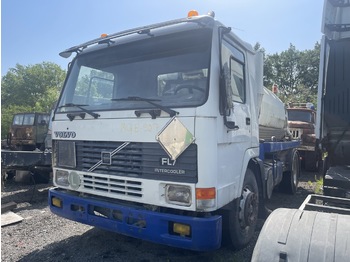 Saug-/ Spülfahrzeug VOLVO FL7: das Bild 1