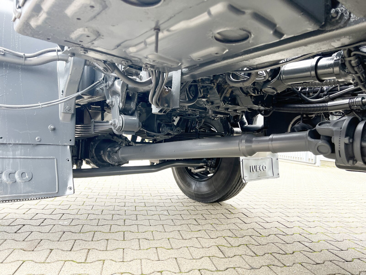 Fahrgestell LKW Iveco ML 140 E 28 ML 140 E 28/4x4, Womo Doppelsitzbank: das Bild 11