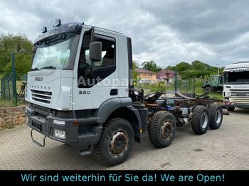 Fahrgestell LKW Iveco Trakker 380 4-Achser  Fahrgestell Tankwagen: das Bild 1
