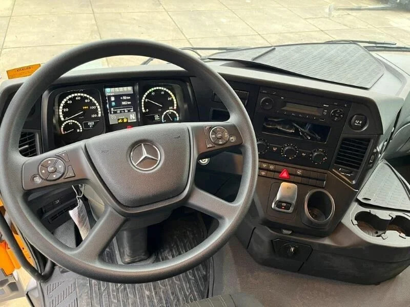 NEU: Kipper Mercedes-Benz Arocs 4848 K 8x4 Tipper Truck (3 units): das Bild 17