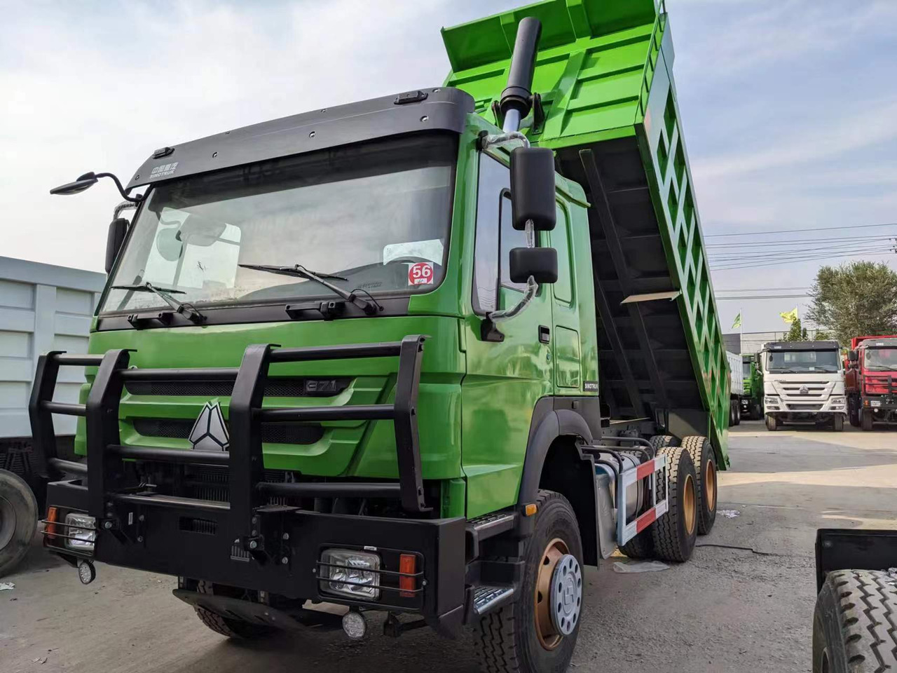 Kipper SINOTRUK HOWO 6x4 drive tipper lorry China 10 wheeler dump truck with bumper: das Bild 3