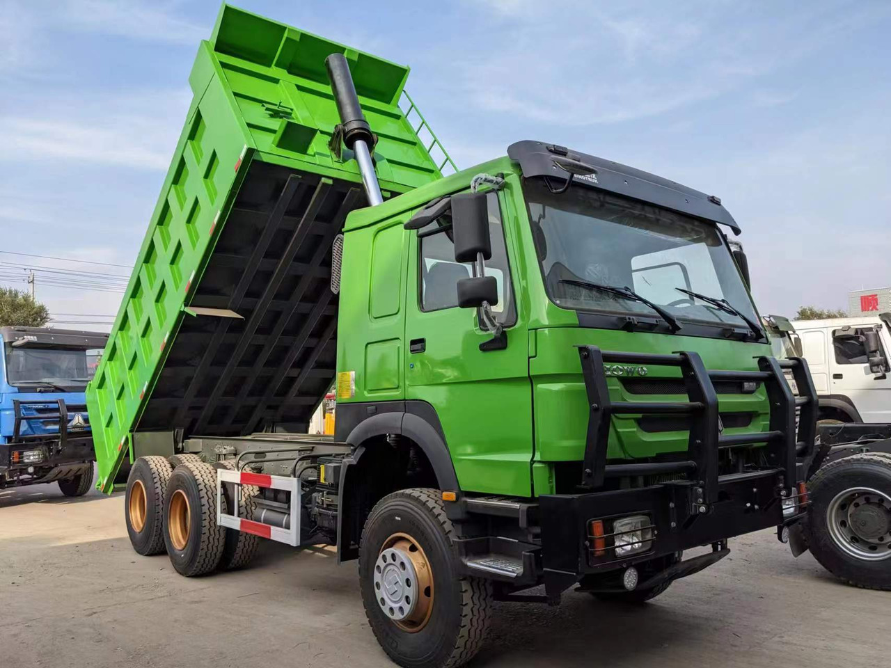 Kipper SINOTRUK HOWO 6x4 drive tipper lorry China 10 wheeler dump truck with bumper: das Bild 4