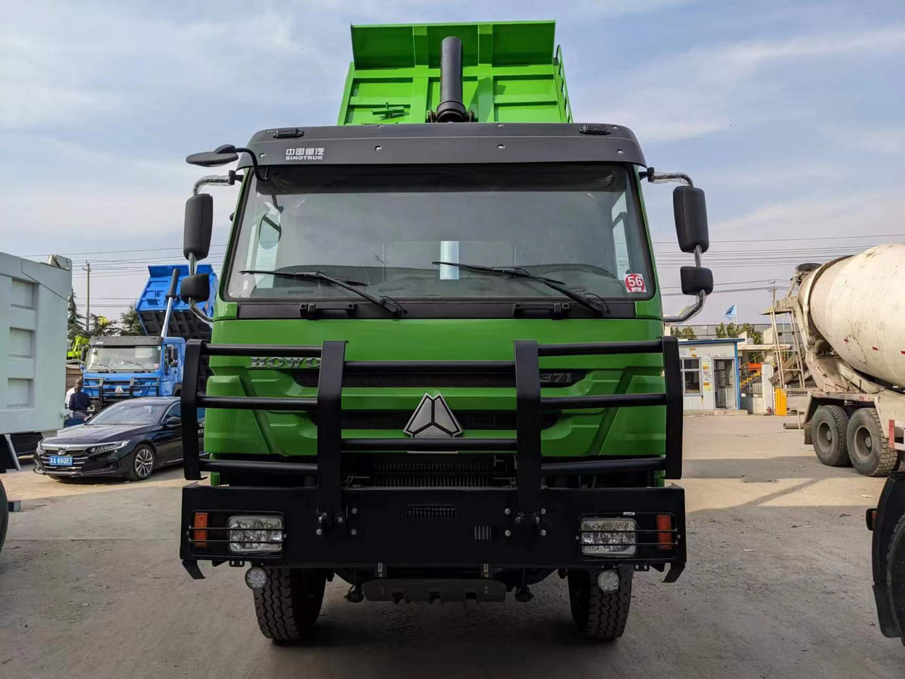 Kipper SINOTRUK HOWO 6x4 drive tipper lorry China 10 wheeler dump truck with bumper: das Bild 2
