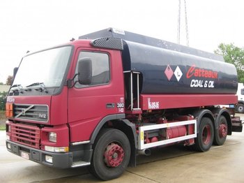 Tankwagen Für die Beförderung von Kraftstoff VOLVO: das Bild 1