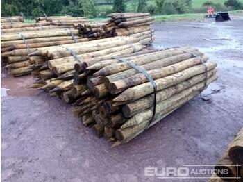 Landmaschine Bundle of Timber Posts (2 of): das Bild 1