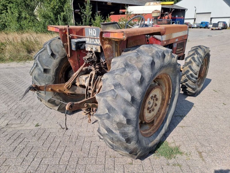 Traktor Massey Ferguson 4x4 390: das Bild 5