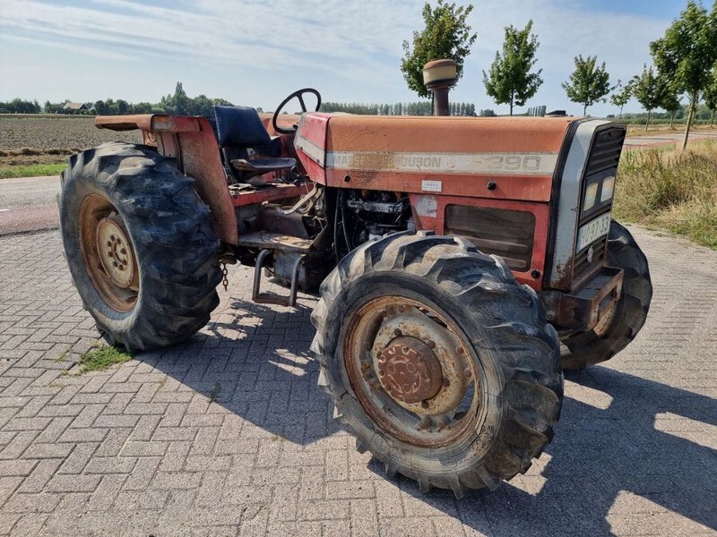 Traktor Massey Ferguson 4x4 390: das Bild 3