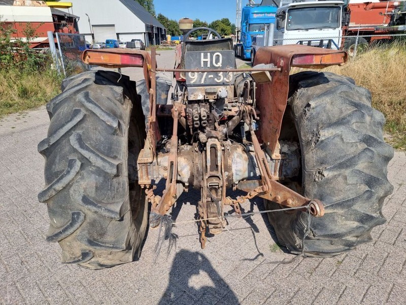 Traktor Massey Ferguson 4x4 390: das Bild 6