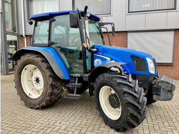 Traktor New Holland T5060: das Bild 4