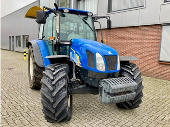 Traktor New Holland T5060: das Bild 5