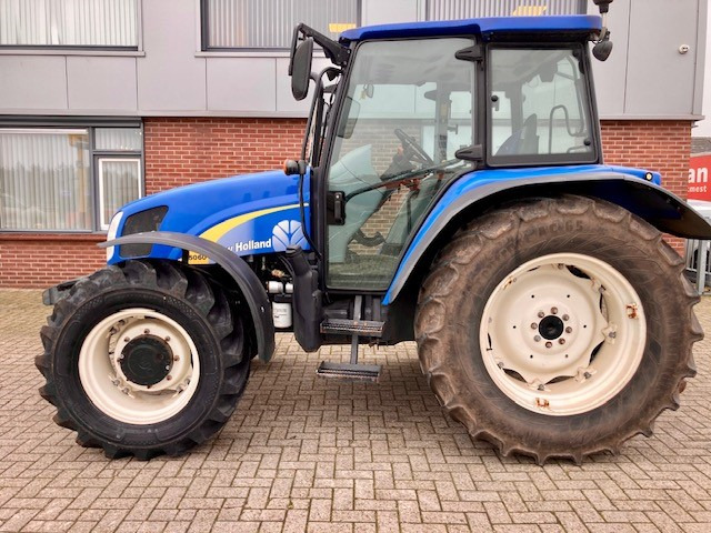 Traktor New Holland T5060: das Bild 6