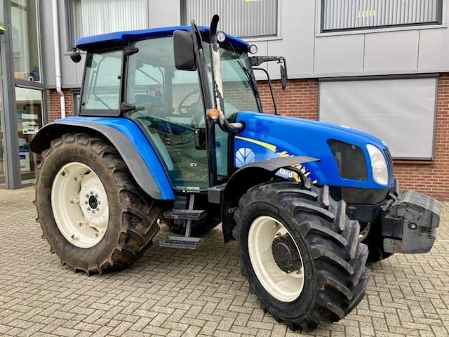 Traktor New Holland T5060: das Bild 4