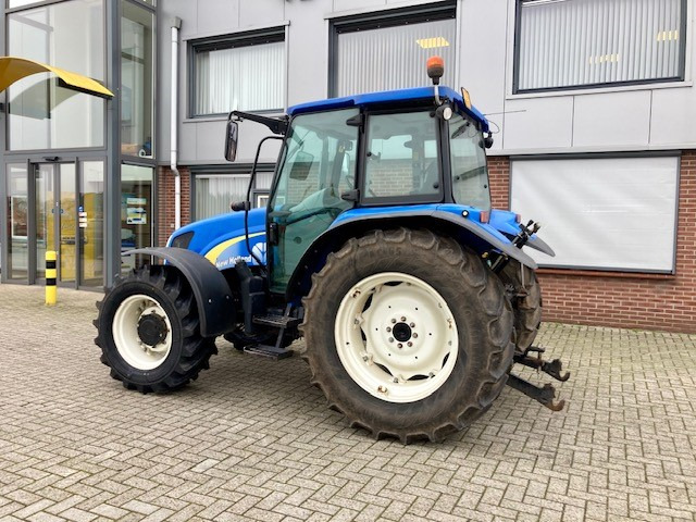 Traktor New Holland T5060: das Bild 7