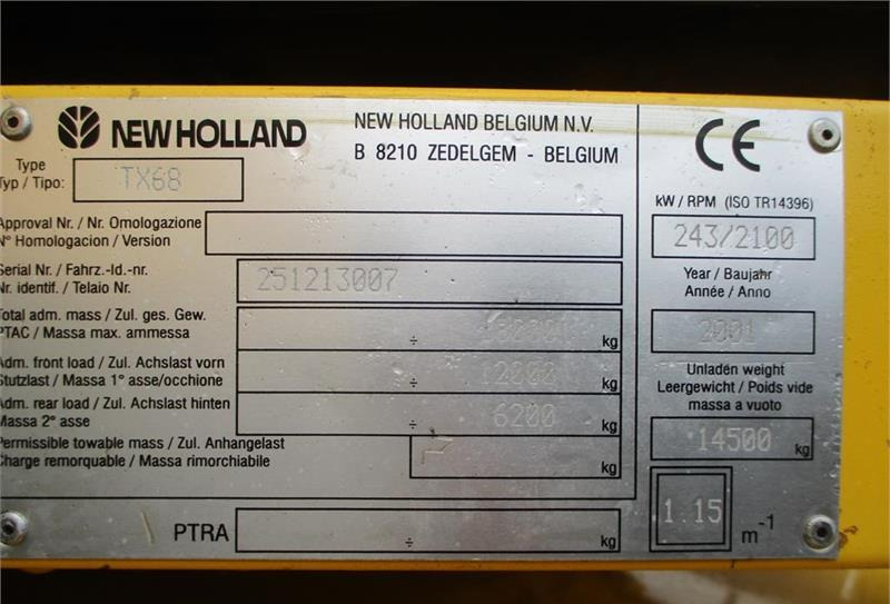 Mähdrescher New Holland TX 68 PLUS med et 24fod skærebord, snitter og avne: das Bild 4