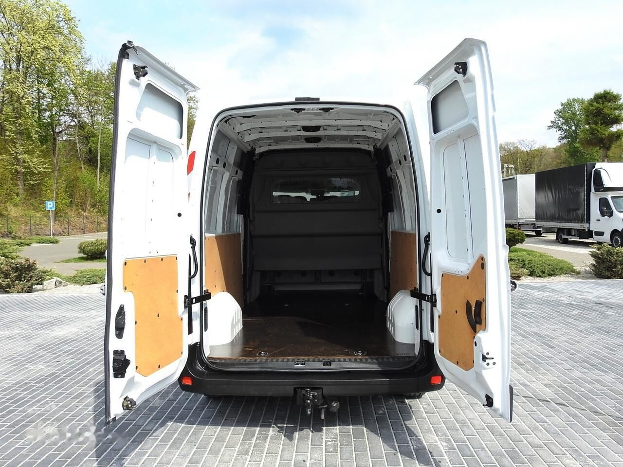 Kastenwagen, Transporter mit Doppelkabine Renault Van: das Bild 7
