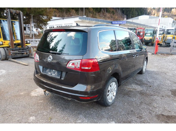 Personentransporter Volkswagen Sharan Comfortline BMT 4Motion-Navi Xenon: das Bild 3