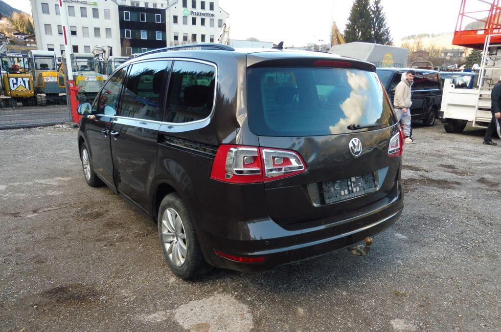 Personentransporter Volkswagen Sharan Comfortline BMT 4Motion-Navi Xenon: das Bild 4