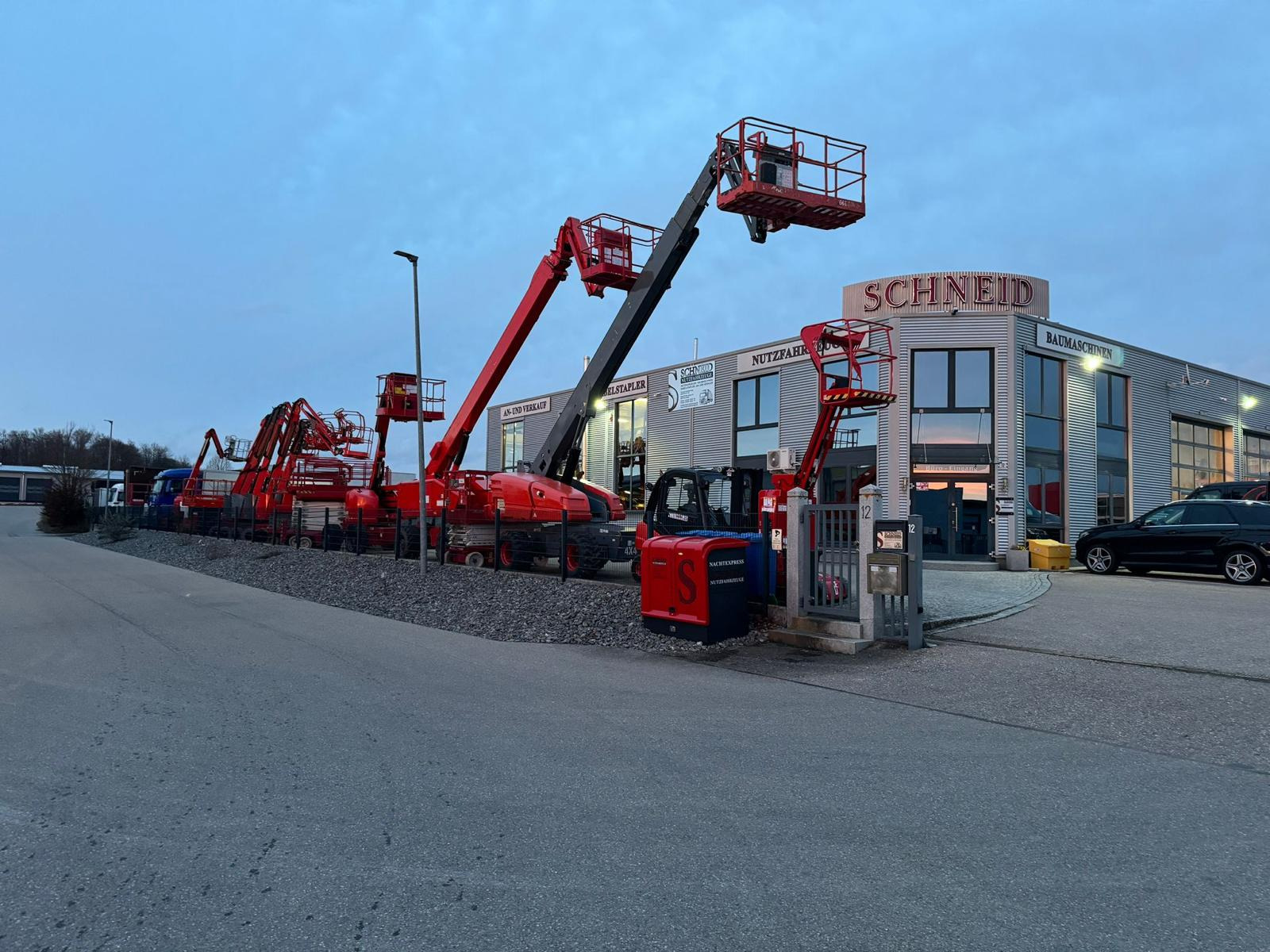 Schneid Nutzfahrzeuge GmbH & CO. KG - TEREX Baumaschinen undefined: das Bild 1