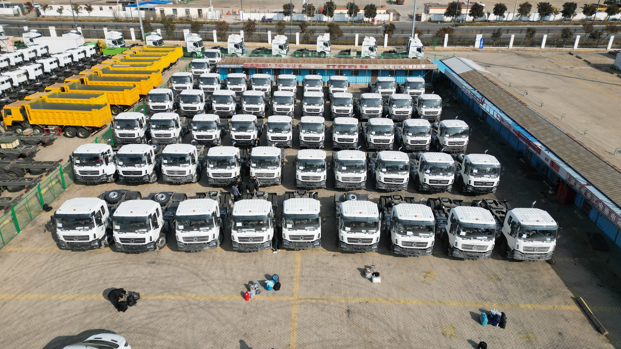 Qingdao Higher Weight Trade Co. LTD - LKW - 6x4 undefined: das Bild 1