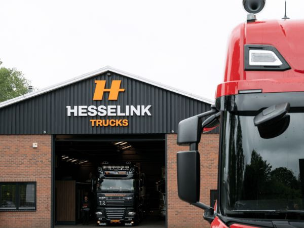 Hesselink Trucks B.V. - Sattelzugmaschinen undefined: das Bild 1