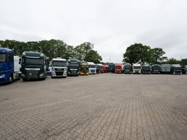 Hesselink Trucks B.V. - Sattelzugmaschinen undefined: das Bild 5