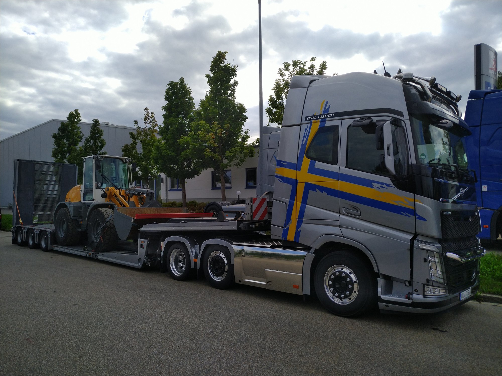 LKW-Service Nuernberger KG - LKW undefined: das Bild 3