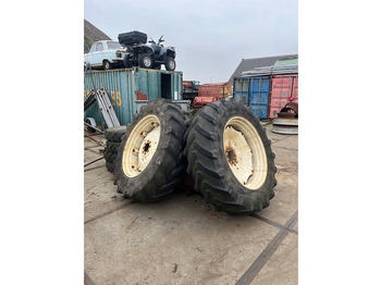 PIRELLI Reifen