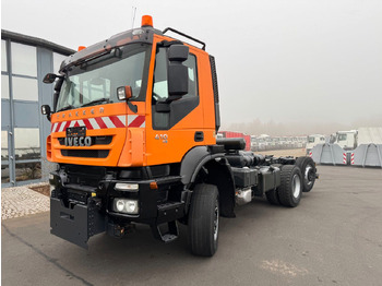 IVECO Trakker Fahrgestell LKW