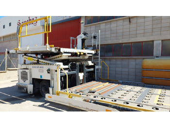 Flugzeuglader Lower deck loader FMC/JBT C15W: das Bild 4