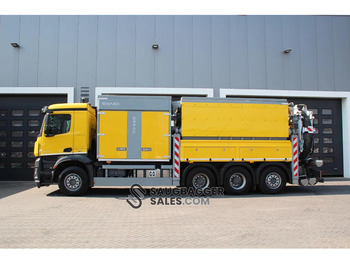 Saug-/ Spülfahrzeug Mercedes-Benz Arocs RIVARD EXVAC Saugbagger: das Bild 2